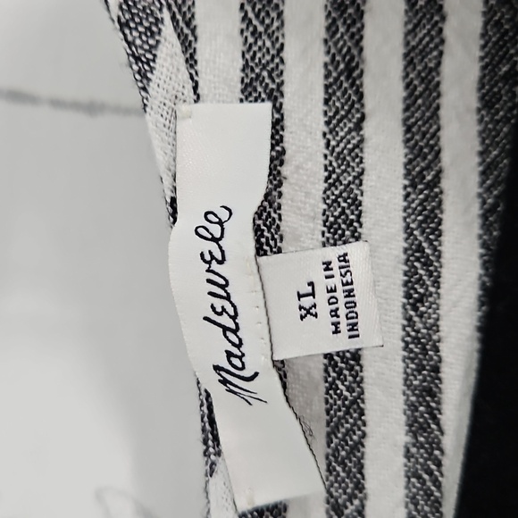 MADEWELL STRIPED-PLAY BUTTON BACK TEE DRESS IN BLACK / WHITE - Picture 4 of 7